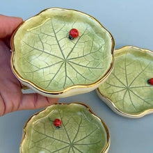 Load image into Gallery viewer, Bouquet in Clay Plate Making | Pottery Class Auckland 28 March 2-4pm