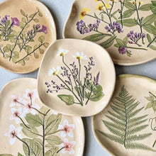 Load image into Gallery viewer, Bouquet in Clay Plate Making | Pottery Class Auckland 28 March 2-4pm