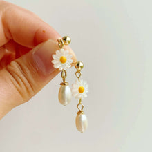 Load image into Gallery viewer, Daisy dangles